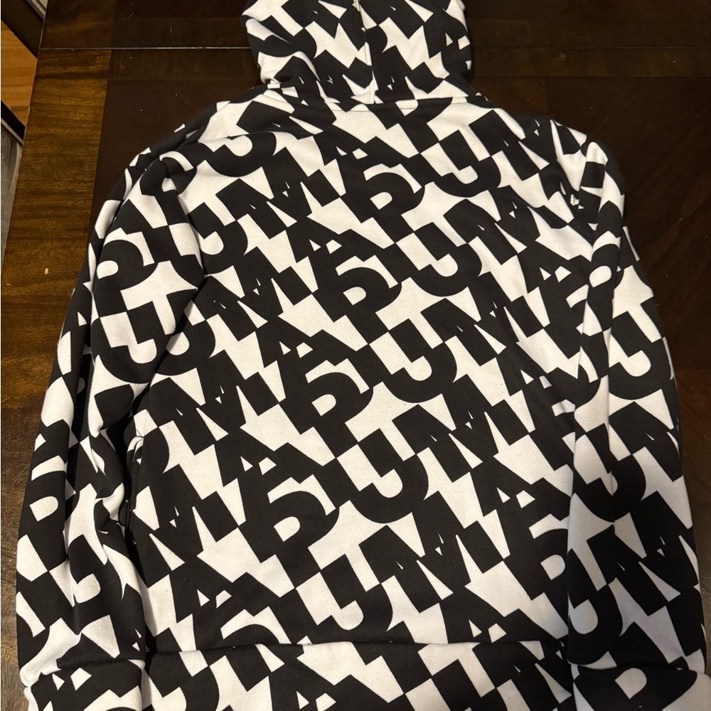 PUMA Boys 10-12 Black and White Hoodie. Very good condition. Super cool look